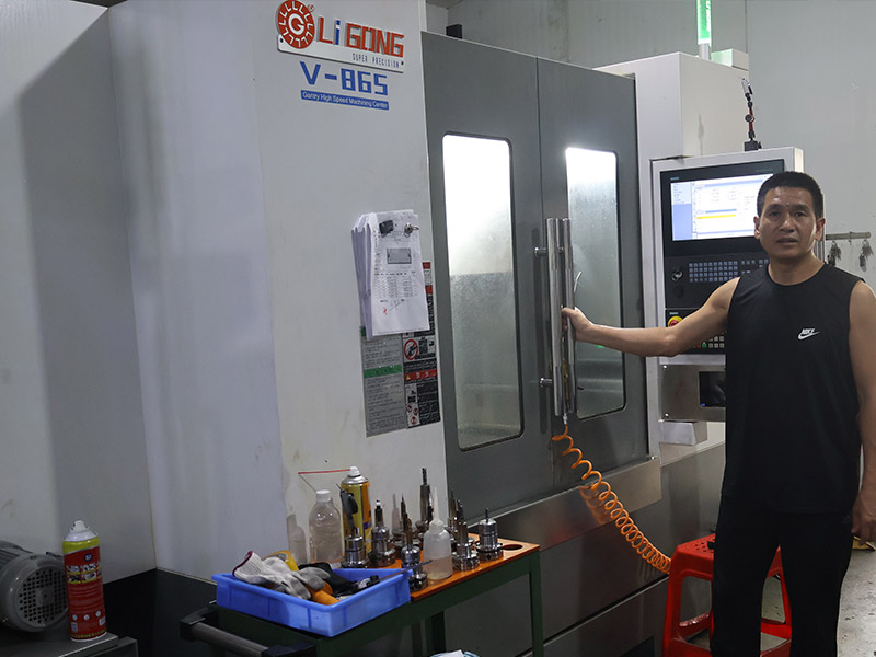 Plastic injection mold