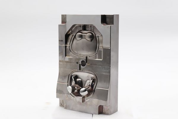 Precision mold technology: the key driving force of modern manufacturing