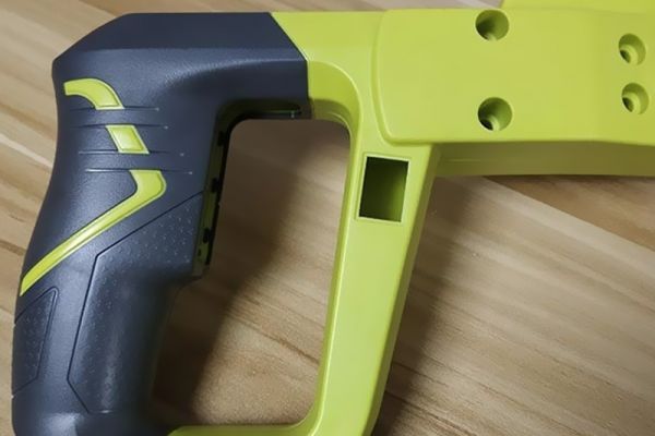 Analysis of two-color injection molding and insert injection molding technology