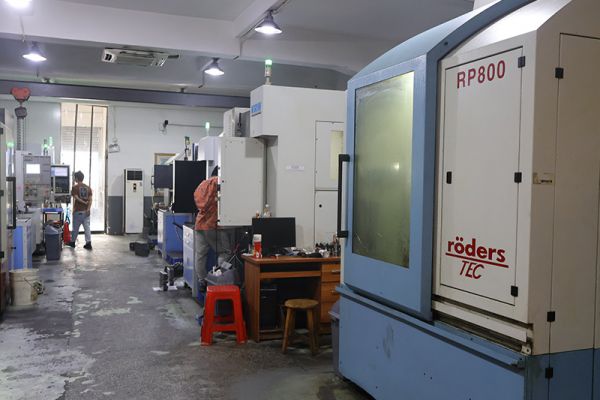 Five-axis CNC machining technology: analysis of mechanical structure, advantages and application fields