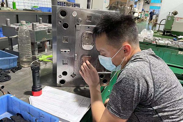 Plastic box mold: a tool to improve packaging efficiency